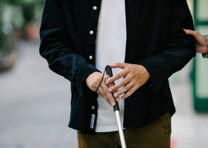 Body shot of a person holding a cane.